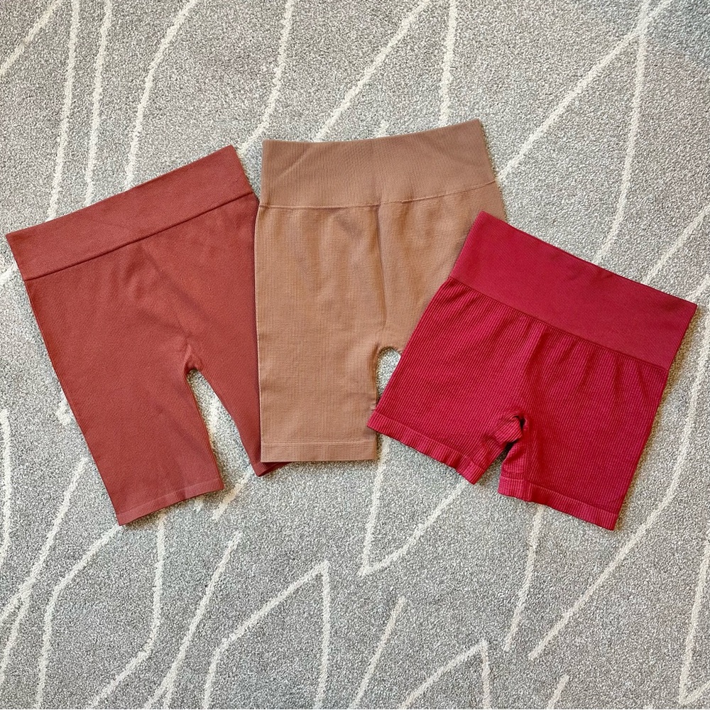 Colsie Nikibiko Bozzolo Bundle of 3 Ribbed Bike Layering Shorts Red Brown Tan